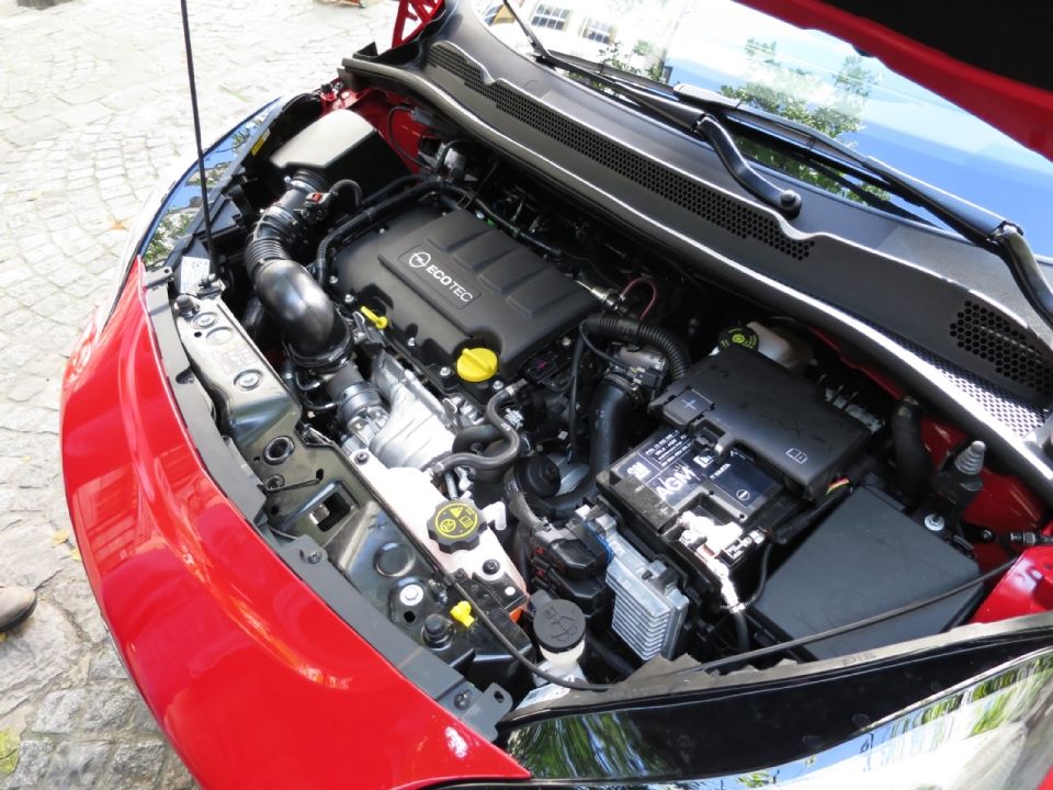 2015_Opel_Corsa_E_5_OPC_Style_imaedia-de12