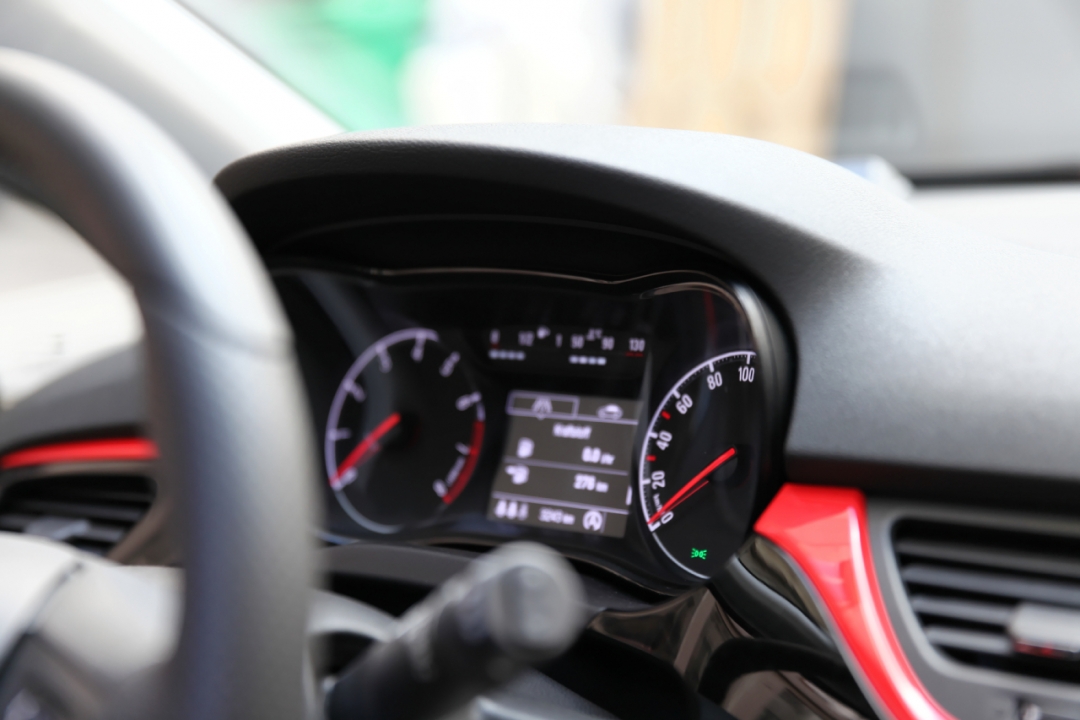 2015_Opel_Corsa_E_5_OPC_Style_imaedia-de13