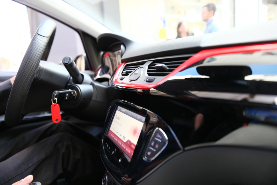 2015_Opel_Corsa_E_5_OPC_Style_imaedia-de14
