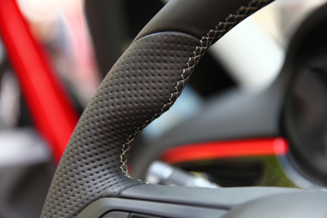 2015_Opel_Corsa_E_5_OPC_Style_imaedia-de23