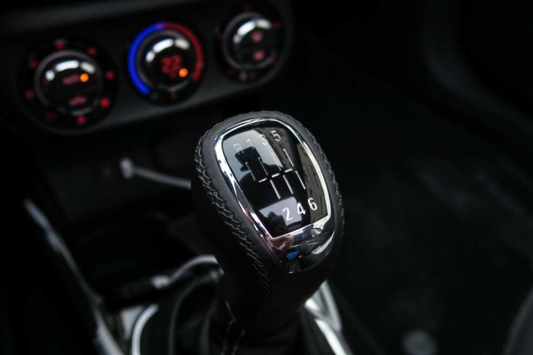 2015_opel_corsa_e_opc_edition_imaedia_De-12