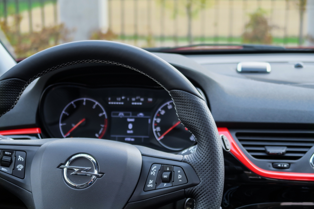 2015_opel_corsa_e_opc_edition_imaedia_De-24