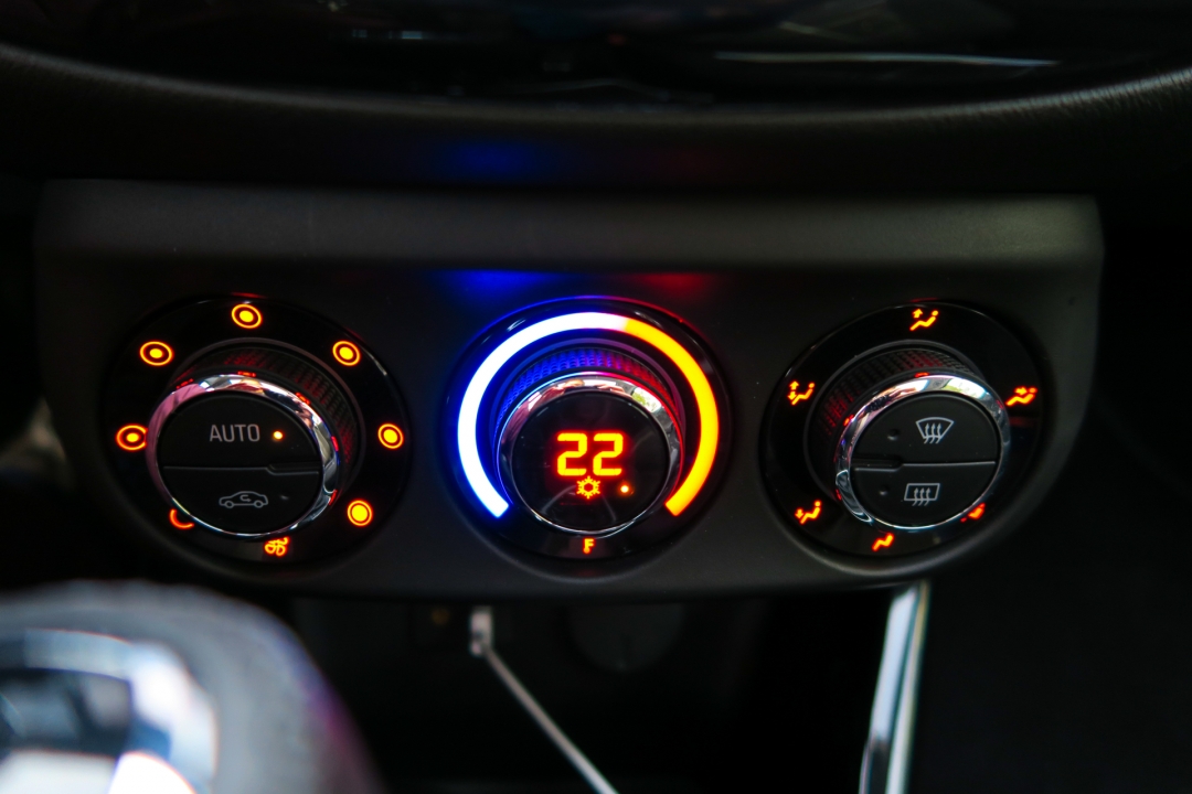 2015_opel_corsa_e_opc_edition_imaedia_De-9